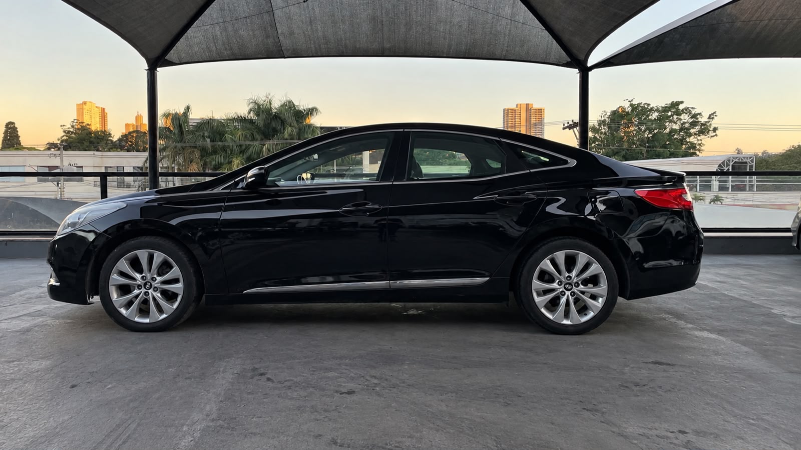 HYUNDAI AZERA 3.0 V6 2015 — foto 5