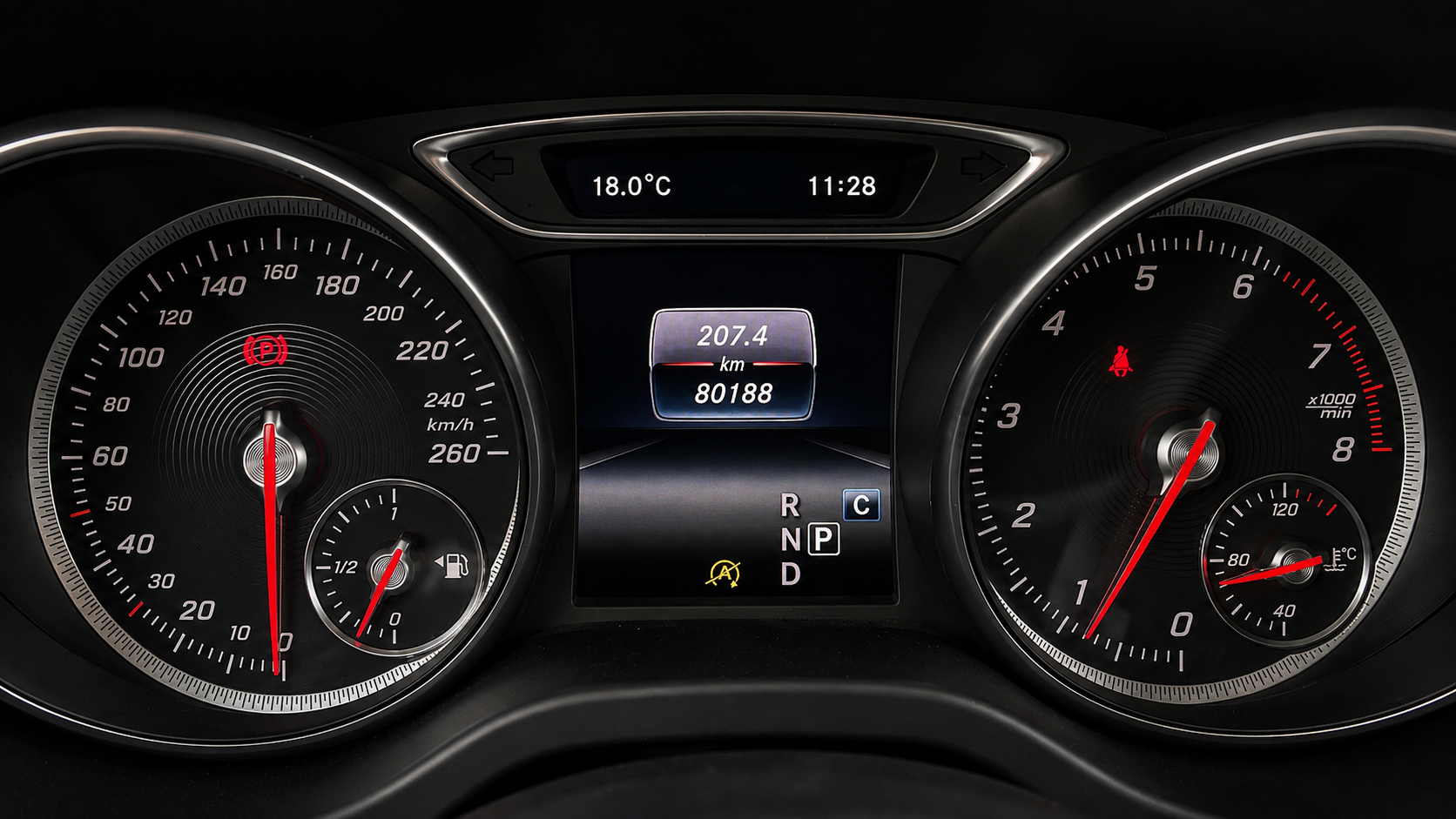MERCEDES GLA 200 ADVANCE 1.6T 2018 — foto 11